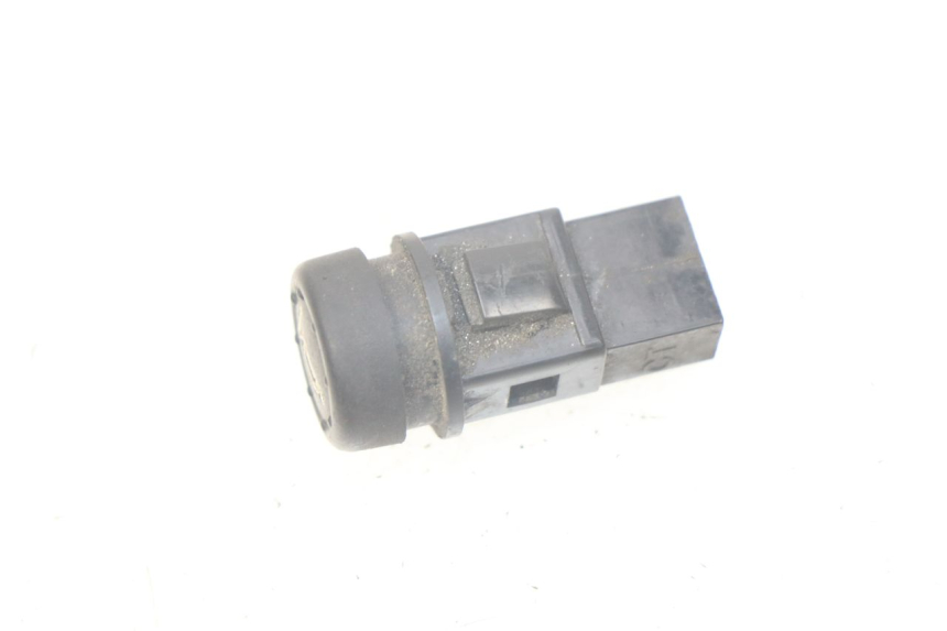 photo de HORN SWITCH PIAGGIO FLY 125 (2005 - 2012) - Zoom on usage condition