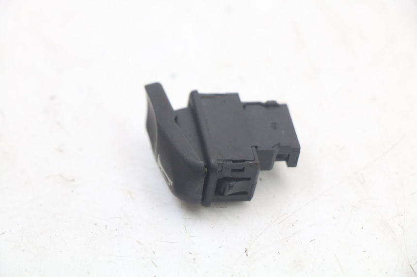 photo de HORN SWITCH PIAGGIO LIBERTY IGET 4T 50 (2021 - 2025) - Zoom on usage condition