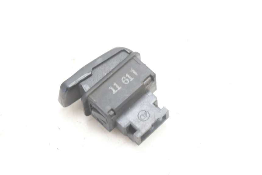 photo de HORN SWITCH PIAGGIO LIBERTY IGET 4T 50 (2021 - 2025) - Zoom on usage condition