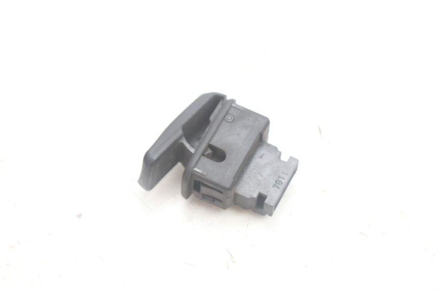 photo de HORN SWITCH PIAGGIO MP3 125 (2006 - 2014) - Zoom on usage condition