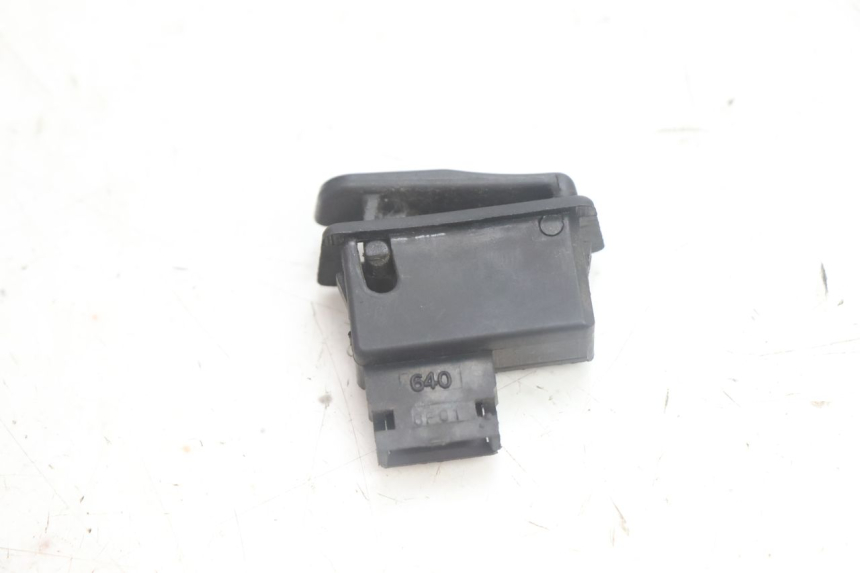 photo de HORN SWITCH YAMAHA XMAX X-MAX 125 (2006 - 2009) - Alternative perspective