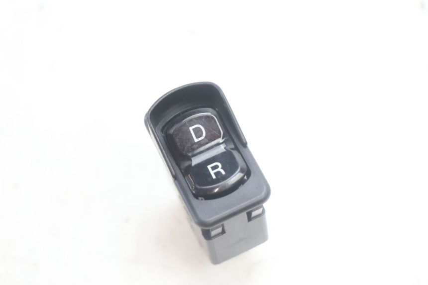 photo de FORWARD REVERSE SWITCH PIAGGIO MP3 HPE 530 (2022 - 2026) - Zoom on usage condition