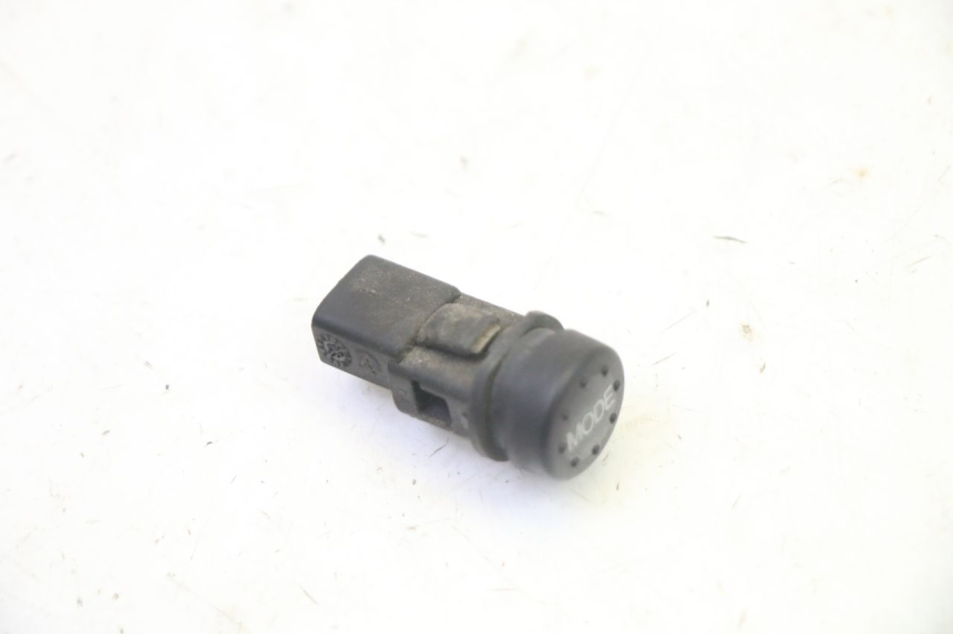 photo de HANDLEBAR SWITCH PIAGGIO MP3 125 (2006 - 2014) - Component detail