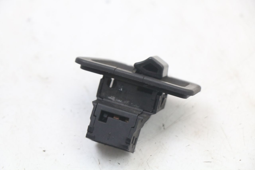 photo de HEADLIGHT SWITCH HONDA NES AROBASE 125 (2000 - 2003) - Zoom on usage condition