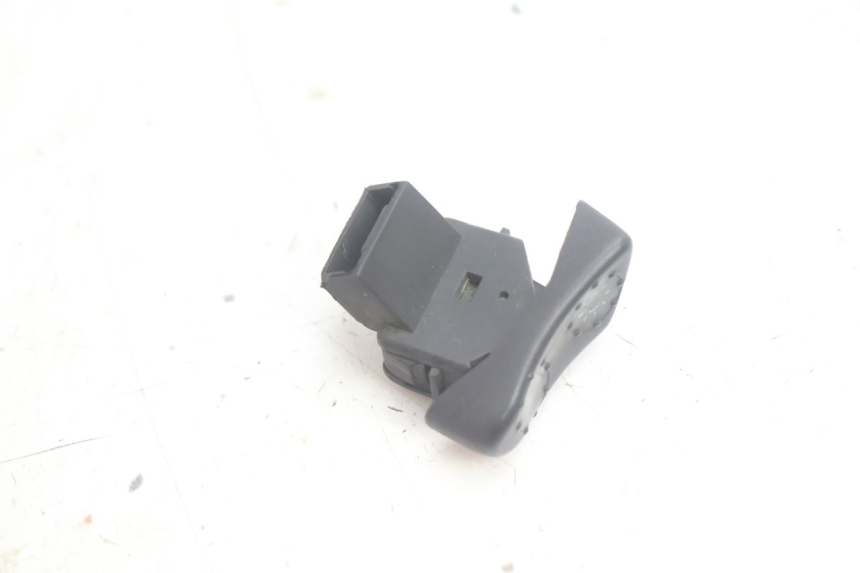 photo de HEADLIGHT SWITCH PIAGGIO LIBERTY 50 (1998 - 2003) - Zoom on usage condition