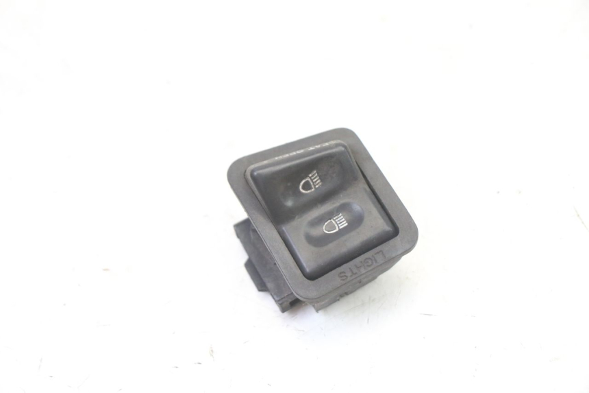 photo de HEADLIGHT HIGH BEAM SWITCH SYM FIDDLE 3 III 125 (2014 - 2020) - Component detail