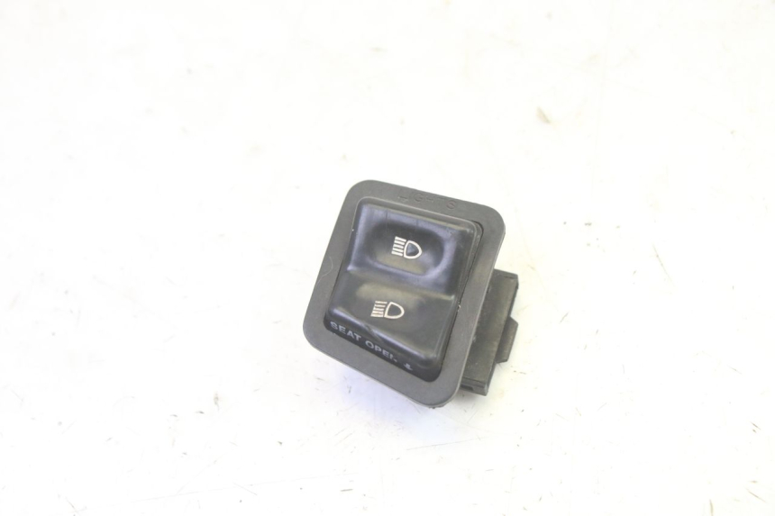 photo de HEADLIGHT HIGH BEAM SWITCH SYM FIDDLE 3 III 125 (2014 - 2020) - Main view
