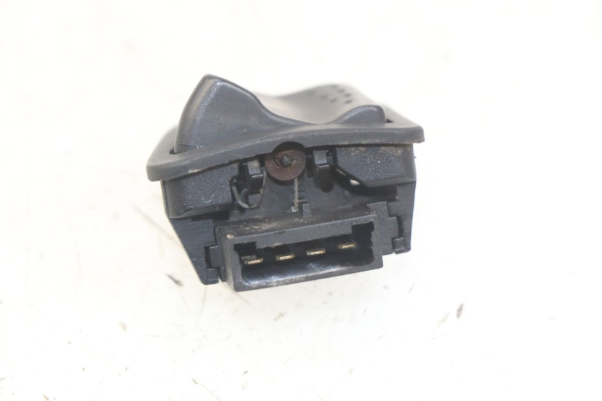 photo de HEADLIGHT HIGH BEAM SWITCH PIAGGIO FLY 2T 50 (2004 - 2017) - Zoom on usage condition