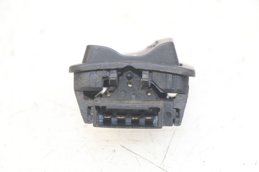 photo de HEADLIGHT HIGH BEAM SWITCH PIAGGIO FLY 4T 50 (2013 - 2017) - Zoom on usage condition