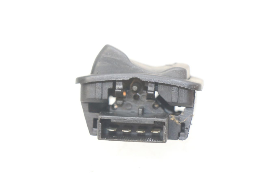 photo de HEADLIGHT HIGH BEAM SWITCH PIAGGIO FLY 100 (2006 - 2010) - Zoom on usage condition