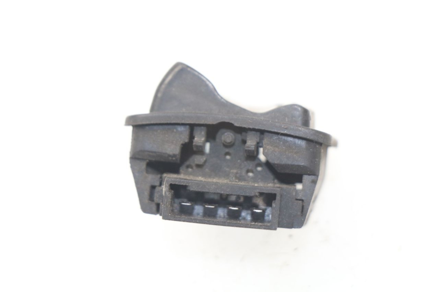 photo de HEADLIGHT HIGH BEAM SWITCH PIAGGIO LIBERTY 4T 50 (2004 - 2008) - Zoom on usage condition