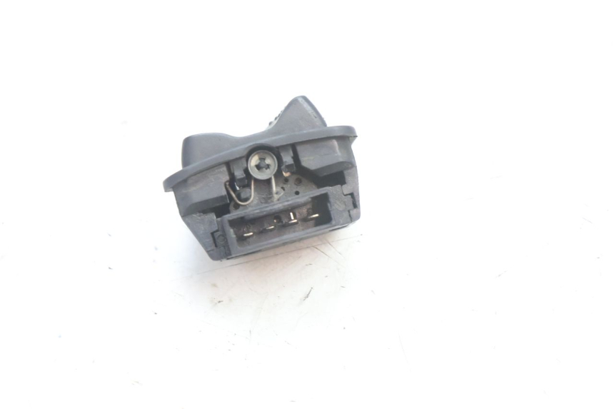photo de HEADLIGHT SWITCH PIAGGIO LIBERTY IGET 4T 50 (2021 - 2025) - Zoom on usage condition