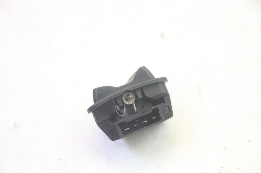 photo de HEADLIGHT HIGH BEAM SWITCH PIAGGIO MP3 RL 250 (2006 - 2010) - Alternative perspective