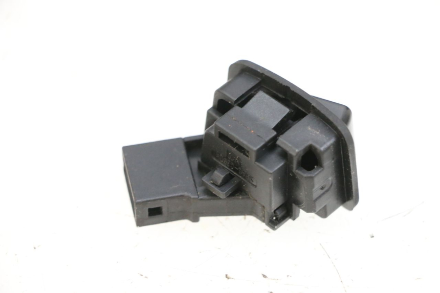 photo de HEADLIGHT SWITCH YAMAHA NEO'S CORE 1 (2022 - 2026) - Zoom on usage condition