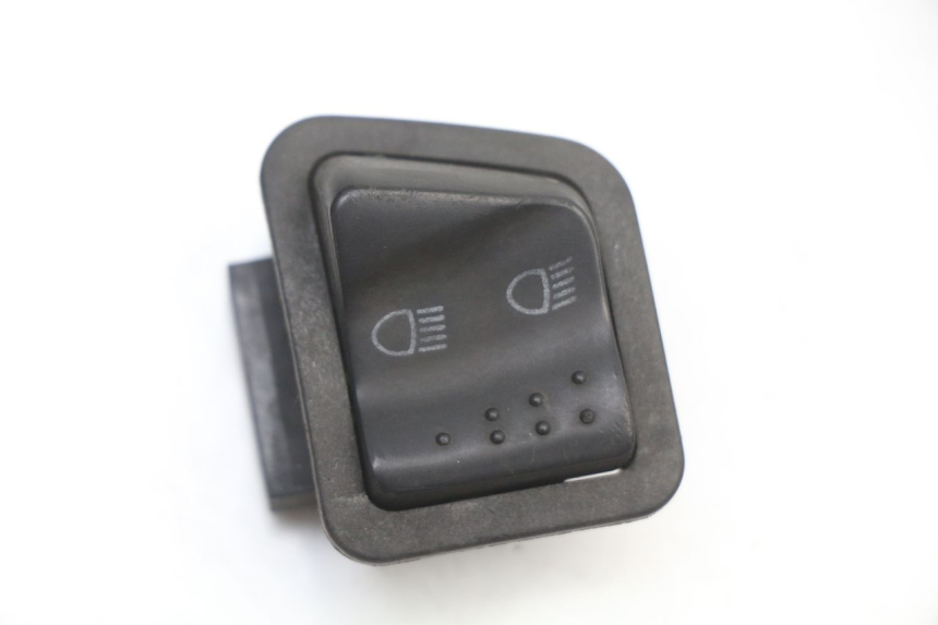 photo de HEADLIGHT HIGH BEAM SWITCH PIAGGIO NEW TYPHOON 50 (2018 - 2021) - Component detail