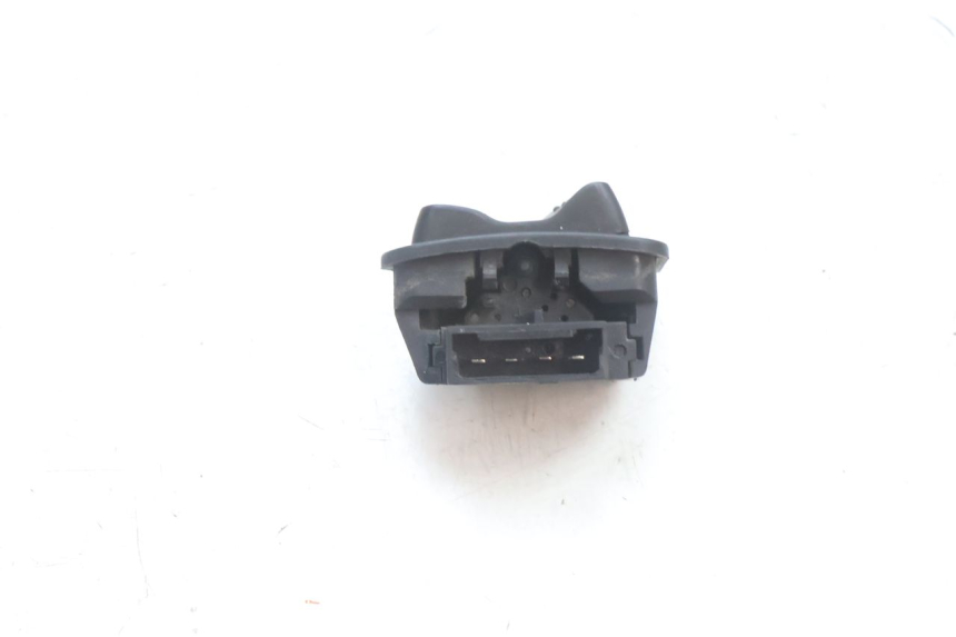 photo de HEADLIGHT HIGH BEAM SWITCH PIAGGIO NEW TYPHOON 50 (2018 - 2021) - Alternative perspective