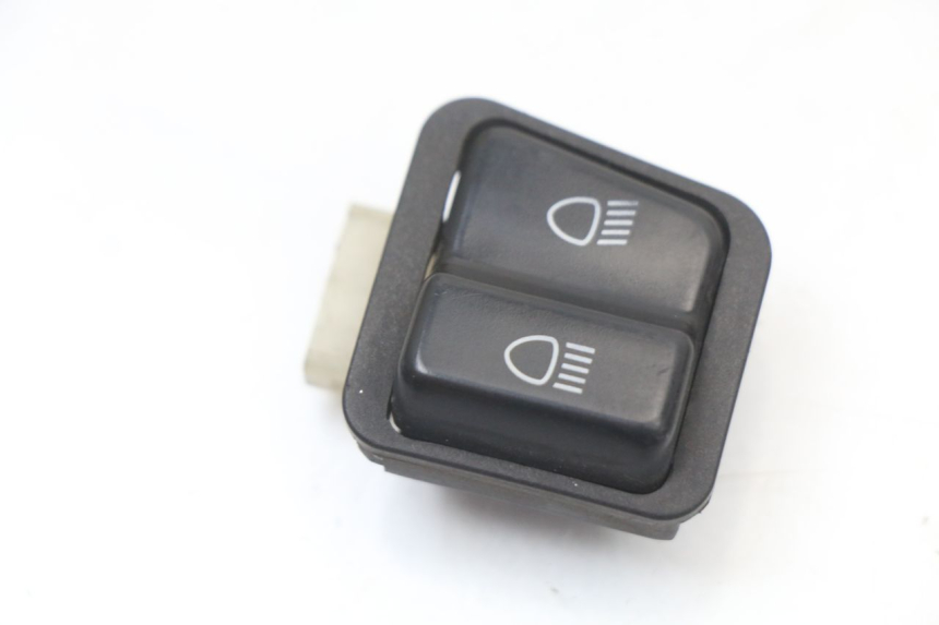 photo de HEADLIGHT HIGH BEAM SWITCH HONDA NHX LEAD 110 (2008 - 2010) - Zoom on usage condition