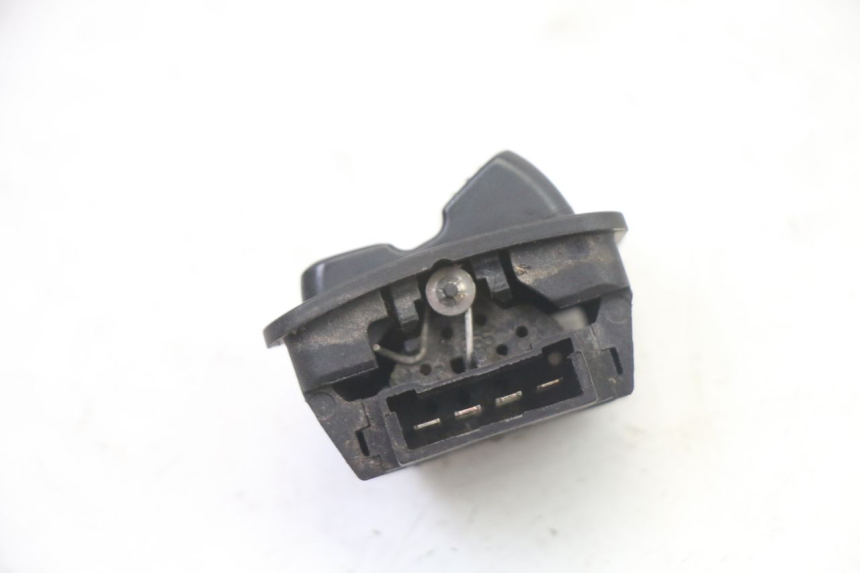 photo de HEADLIGHT SWITCH PIAGGIO NRG POWER PUREJET 50 (2018 - 2021) - Zoom on usage condition