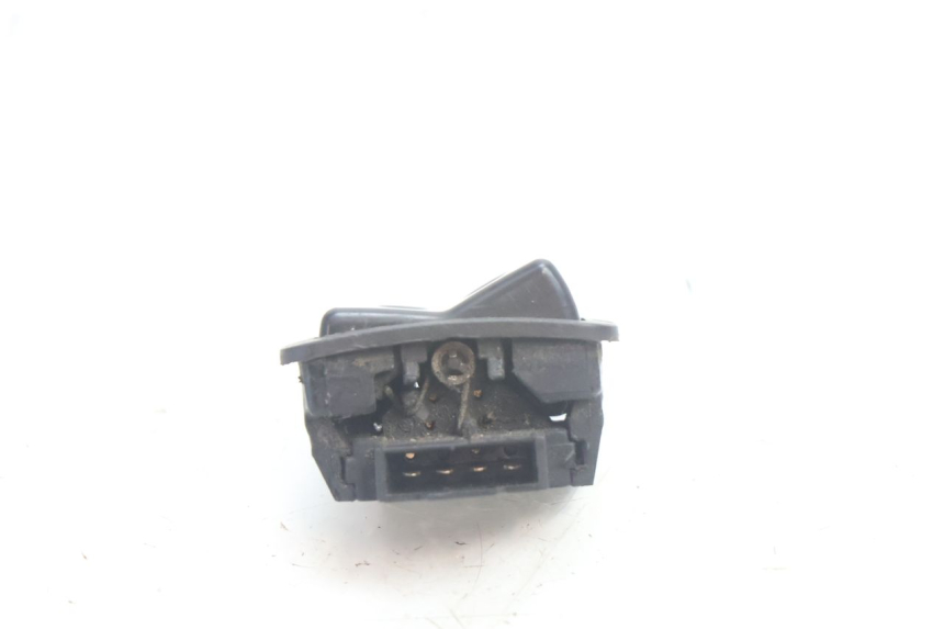 photo de HEADLIGHT SWITCH SYM ORBIT III 3 4T 50 (2021 - 2025) - Zoom on usage condition