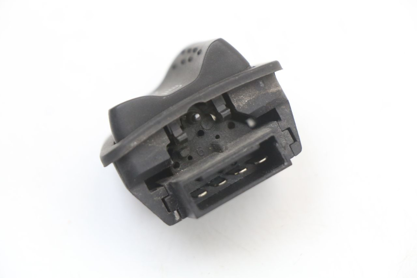 photo de HEADLIGHT HIGH BEAM SWITCH GILERA RUNNER SP 50 (2009 - 2017) - Zoom on usage condition