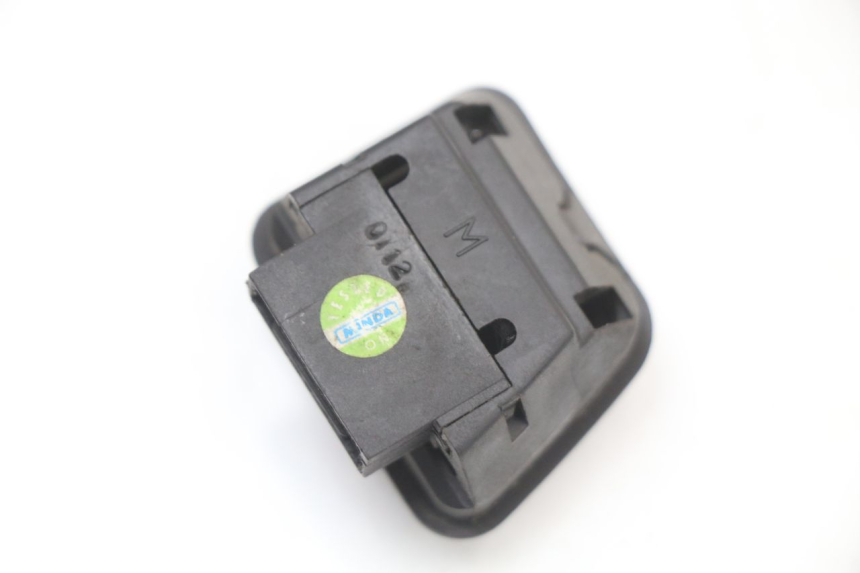 photo de HEADLIGHT HIGH BEAM SWITCH GILERA RUNNER SP 50 (2009 - 2017) - Alternative perspective