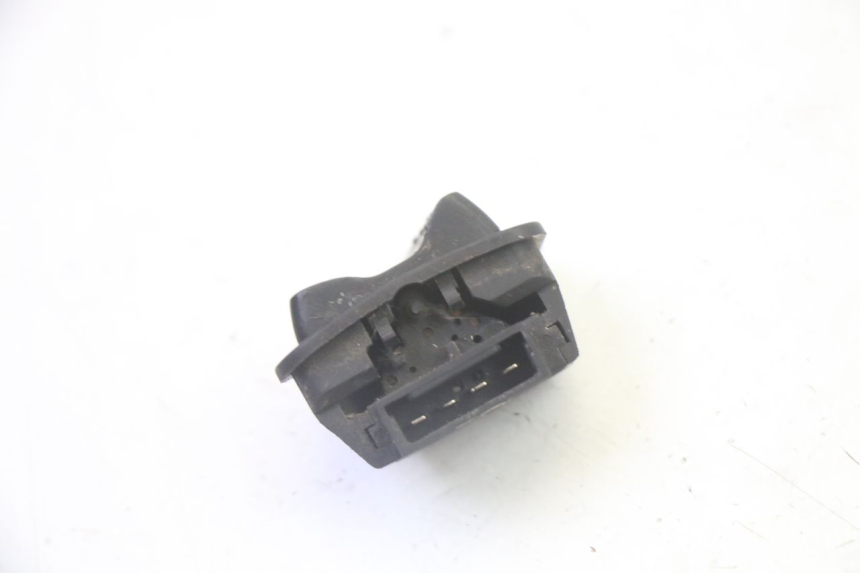 photo de HEADLIGHT HIGH BEAM SWITCH GILERA RUNNER SP 50 (2009 - 2017) - Zoom on usage condition