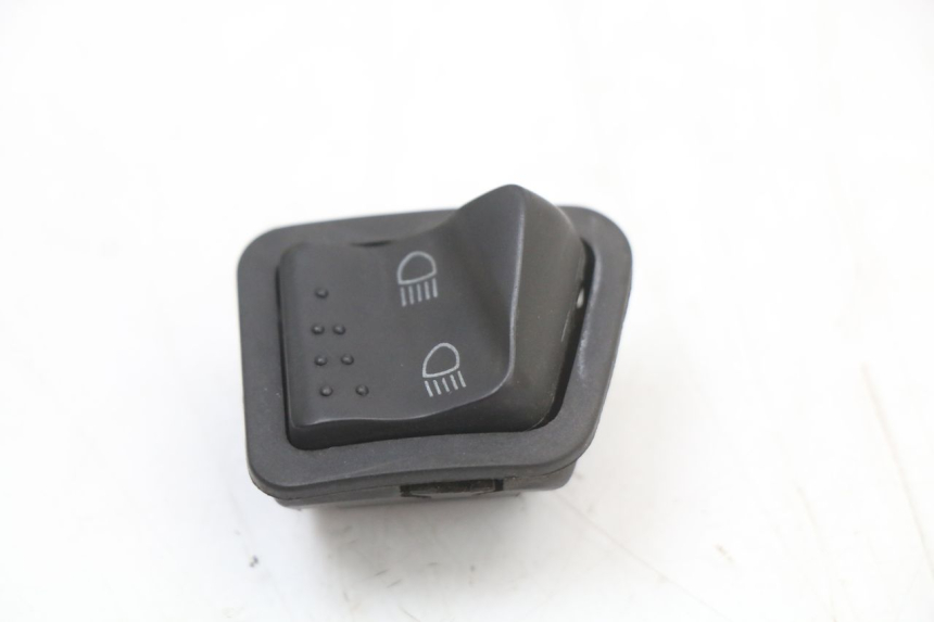 photo de HEADLIGHT SWITCH APRILIA SR 2T 50 (2018 - 2022) - Alternative perspective
