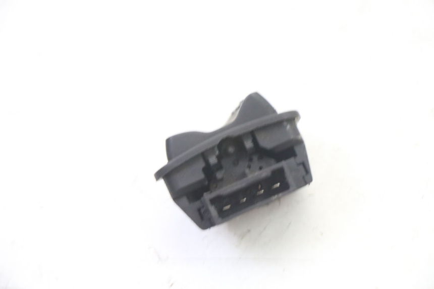 photo de HEADLIGHT SWITCH APRILIA SR 2T 50 (2018 - 2022) - Zoom on usage condition