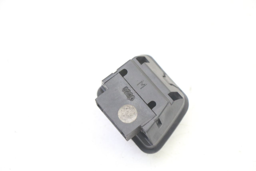 photo de HEADLIGHT SWITCH APRILIA SR 2T 50 (2018 - 2022) - Alternative perspective