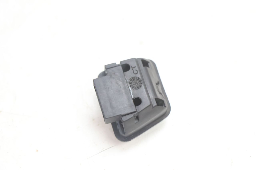 photo de HEADLIGHT SWITCH PIAGGIO TYPHOON 50 (2000 - 2009) - Zoom on usage condition