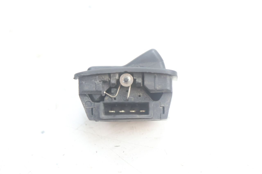 photo de HEADLIGHT HIGH BEAM SWITCH YAMAHA XMAX X-MAX 125 (2006 - 2009) - Zoom on usage condition