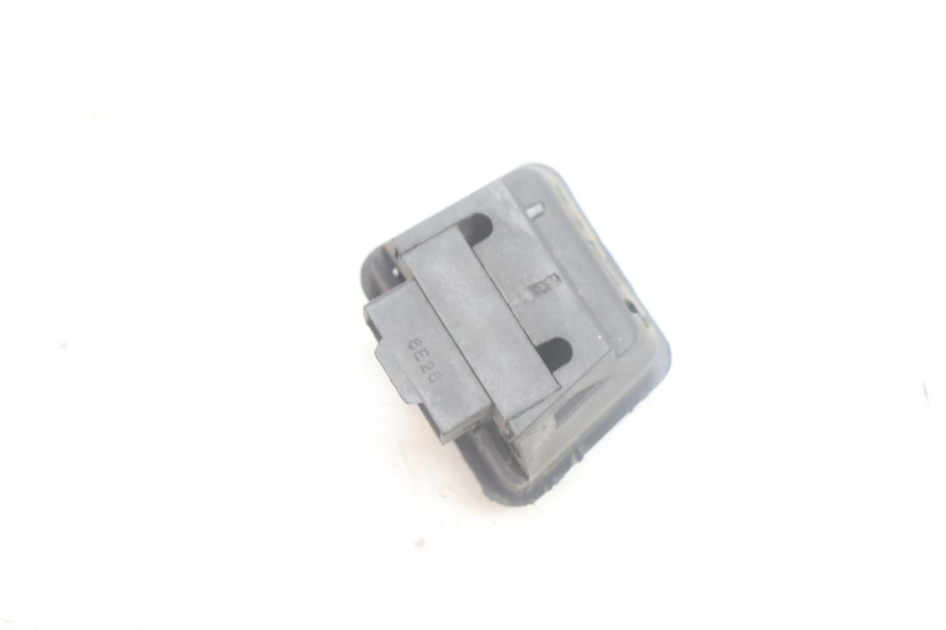 photo de HEADLIGHT HIGH BEAM SWITCH YAMAHA XMAX X-MAX 125 (2006 - 2009) - Alternative perspective