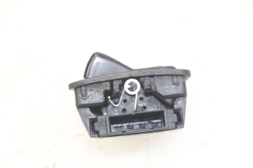 photo de HEADLIGHT HIGH BEAM SWITCH SYM X-PRO 4T 50 (2014 - 2021) - Zoom on usage condition