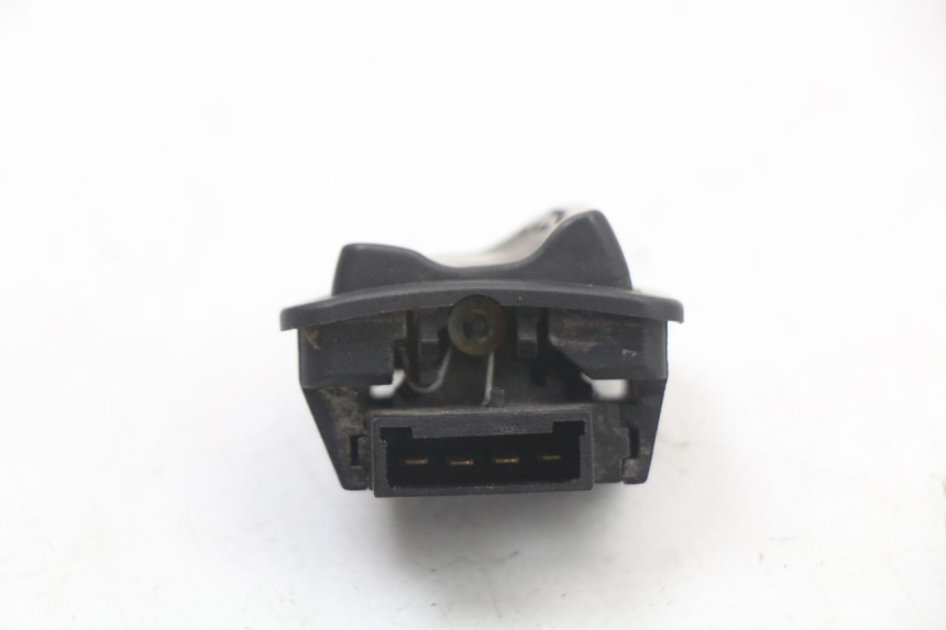 photo de HEADLIGHT HIGH BEAM SWITCH PIAGGIO X8 125 (2004 - 2007) - Zoom on usage condition