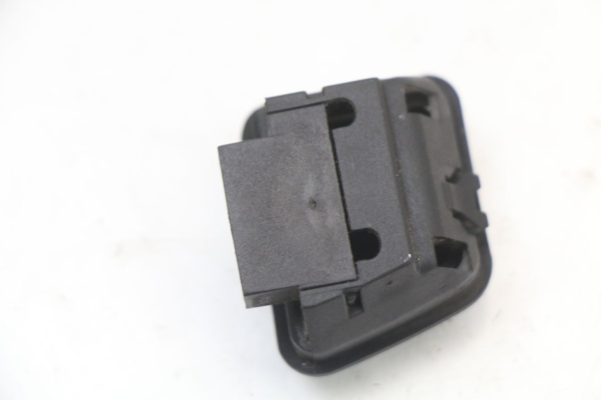 photo de HEADLIGHT HIGH BEAM SWITCH PIAGGIO X8 125 (2004 - 2007) - Alternative perspective