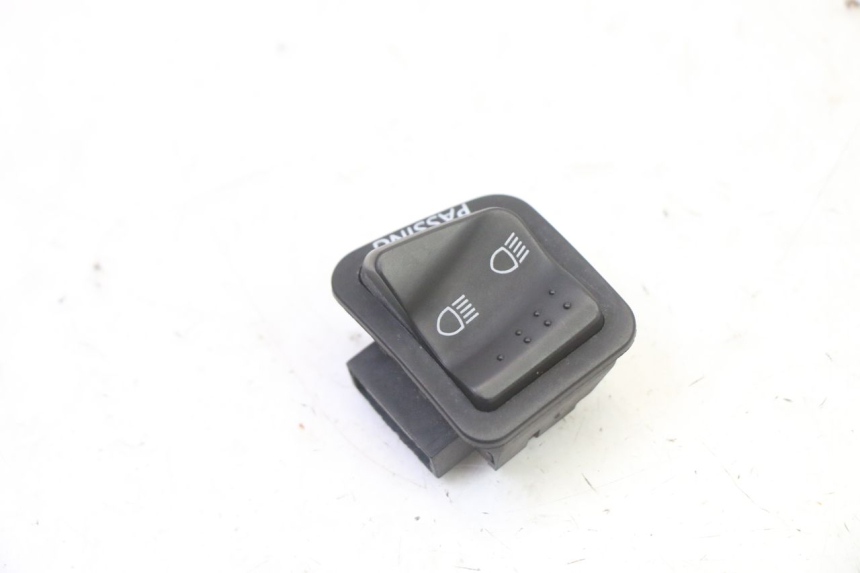 photo de HEADLIGHT HIGH BEAM SWITCH PIAGGIO X9 EVOLUTION 125 (2003 - 2007) - Component detail