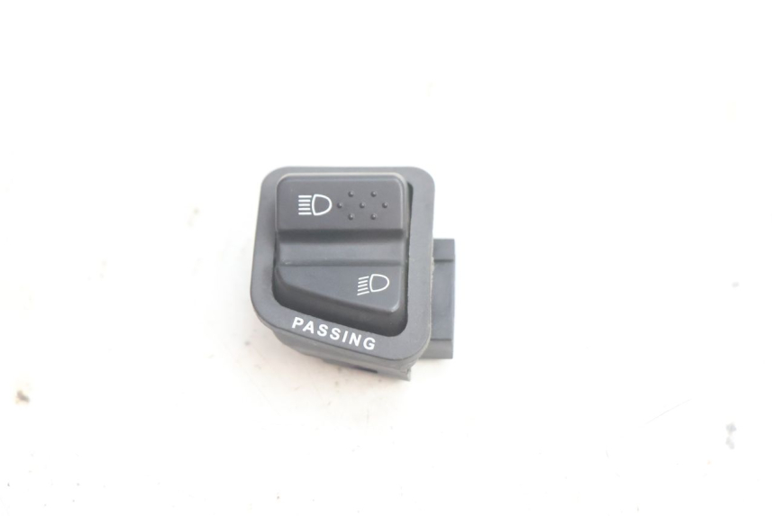 photo de HEADLIGHT HIGH BEAM SWITCH PIAGGIO X9 EVOLUTION 125 (2003 - 2007) - Main view