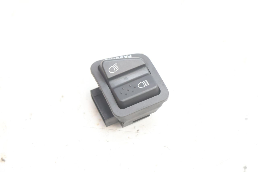 photo de HEADLIGHT HIGH BEAM SWITCH PIAGGIO X9 EVOLUTION 125 (2003 - 2007) - Component detail