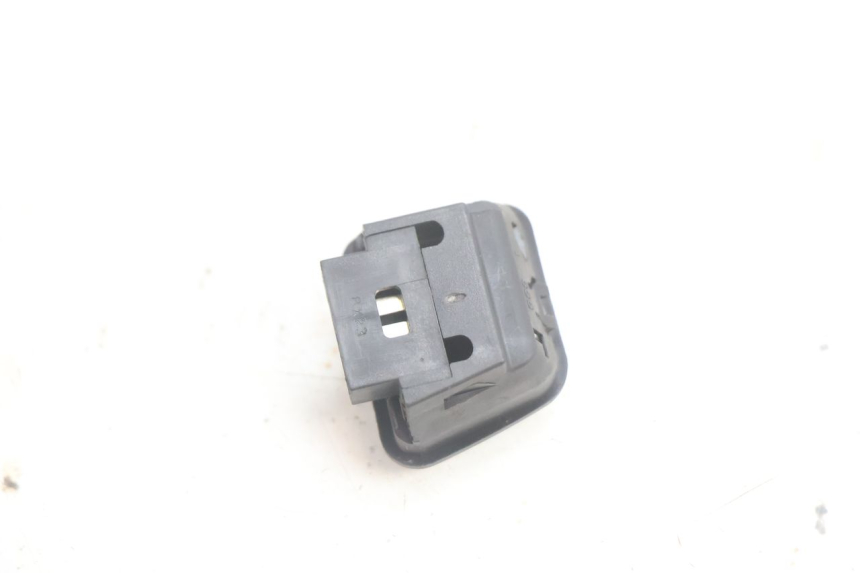 photo de HEADLIGHT HIGH BEAM SWITCH PIAGGIO X9 EVOLUTION 125 (2003 - 2007) - Alternative perspective