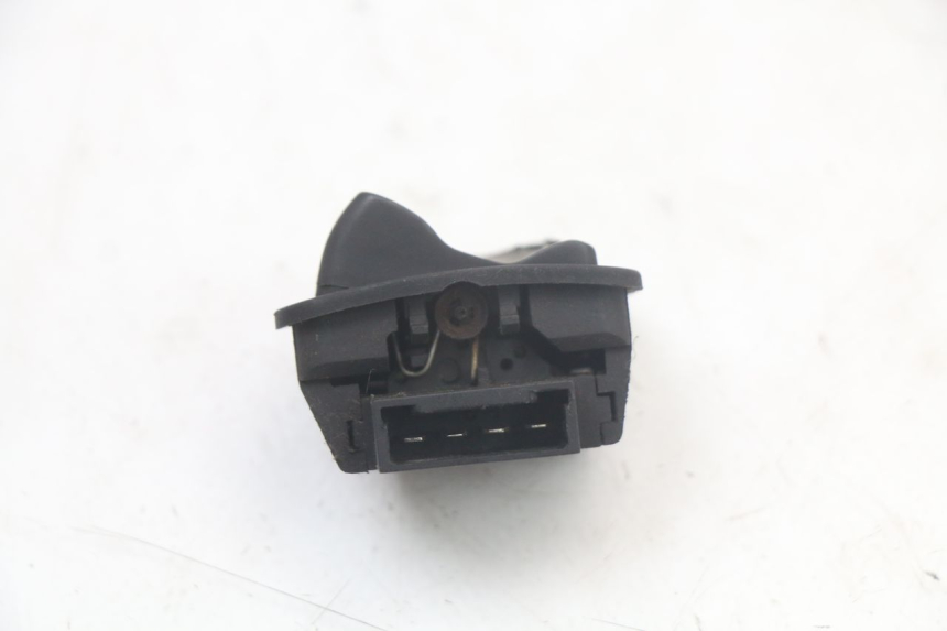 photo de HEADLIGHT HIGH BEAM SWITCH PIAGGIO XEVO - X EVO 125 (2007 - 2017) - Zoom on usage condition