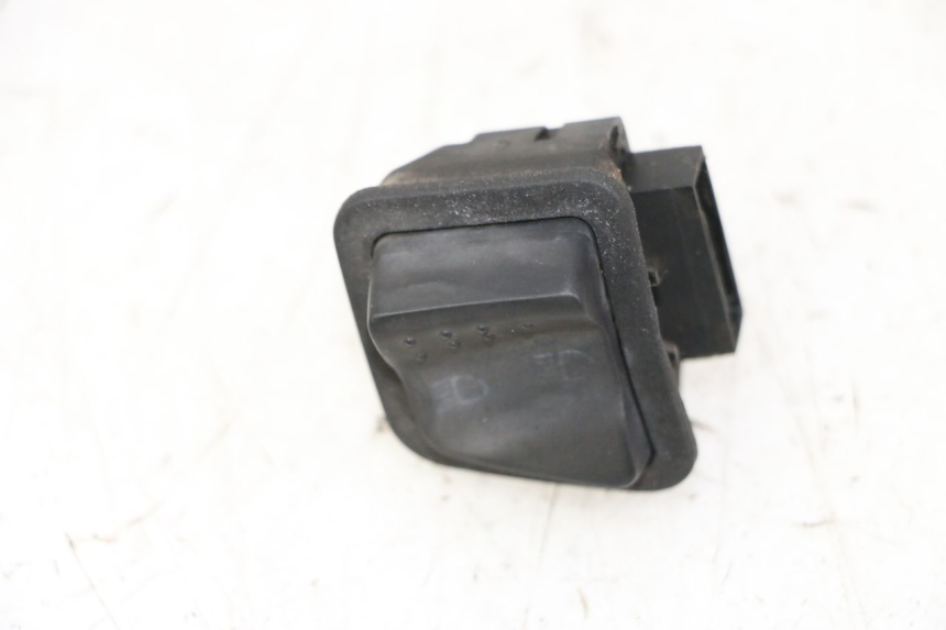 photo de HEADLIGHT HIGH BEAM SWITCH PIAGGIO XEVO - X EVO 125 (2007 - 2017) - Technical close-up