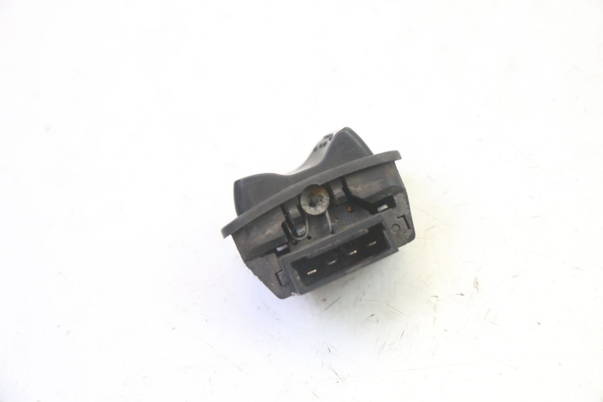 photo de HEADLIGHT HIGH BEAM SWITCH PIAGGIO XEVO - X EVO 125 (2007 - 2017) - Zoom on usage condition