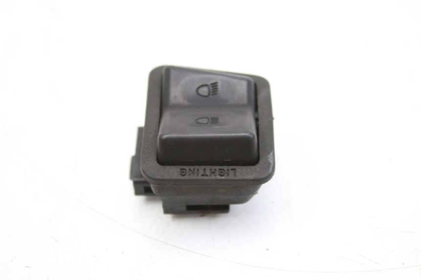photo de HEADLIGHT HIGH BEAM SWITCH YAMAHA XMAX X-MAX 125 (2006 - 2009) - Zoom on usage condition