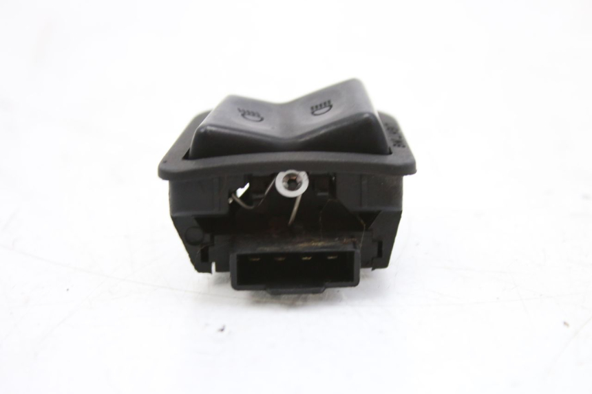 photo de HEADLIGHT HIGH BEAM SWITCH YAMAHA XMAX X-MAX 125 (2006 - 2009) - Technical close-up