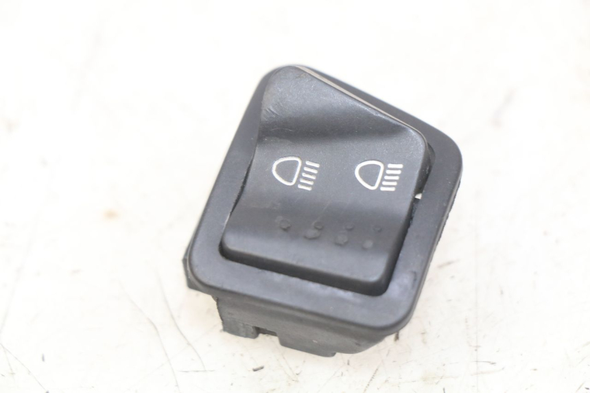 photo de HEADLIGHT HIGH BEAM SWITCH PIAGGIO ZIP 2T 50 (2009 - 2019) - Main view