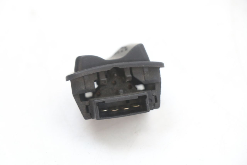 photo de HEADLIGHT HIGH BEAM SWITCH PIAGGIO ZIP 2T 50 (2009 - 2019) - Zoom on usage condition