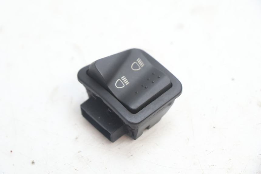 photo de HEADLIGHT HIGH BEAM SWITCH PIAGGIO ZIP 2T 50 (2009 - 2019) - Component detail