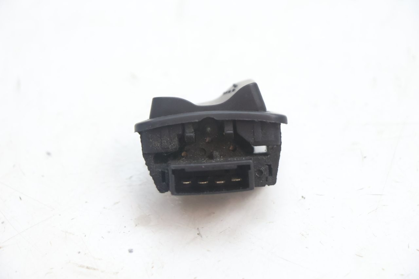 photo de HEADLIGHT HIGH BEAM SWITCH PIAGGIO ZIP 2T 50 (2009 - 2019) - Alternative perspective