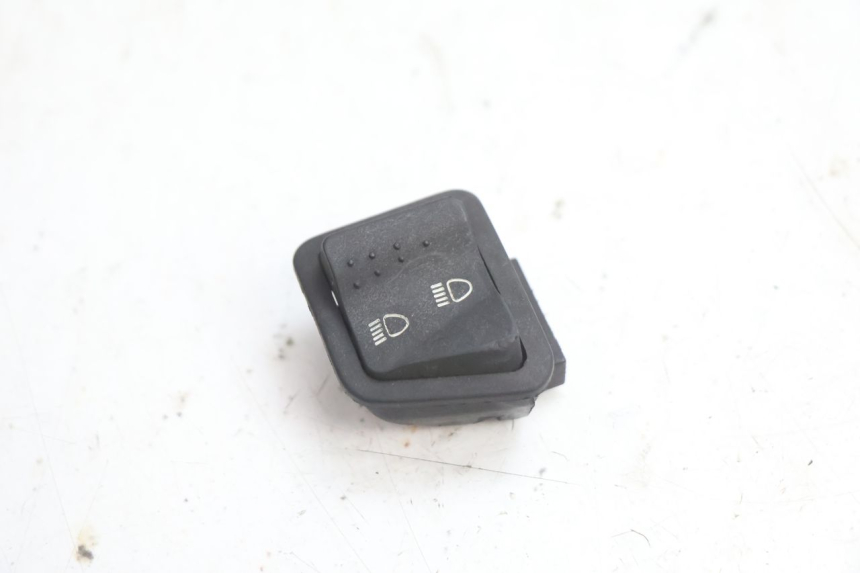 photo de HEADLIGHT HIGH BEAM SWITCH PIAGGIO ZIP 2T 50 (2009 - 2019) - Main view