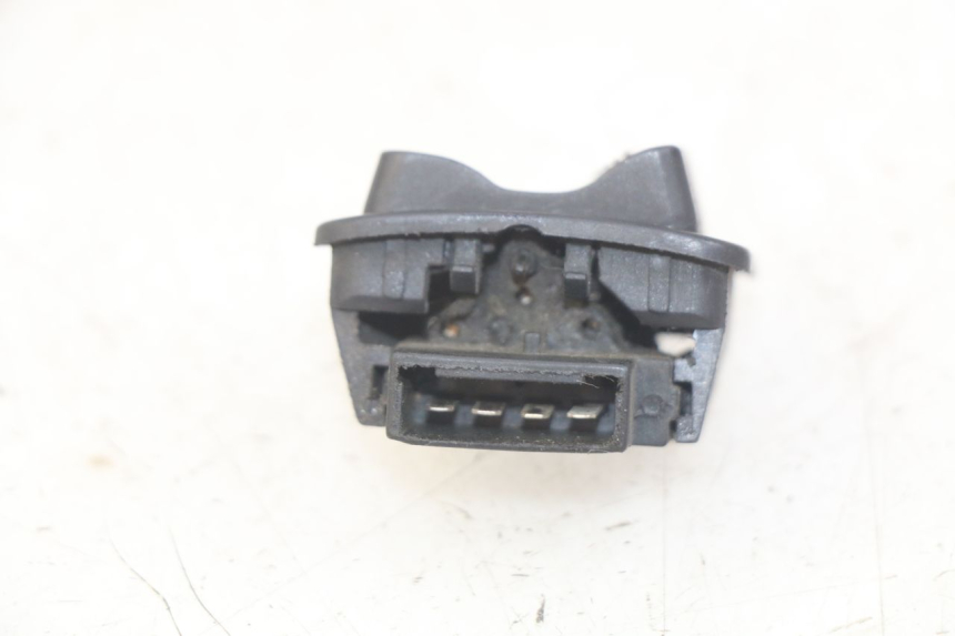 photo de HEADLIGHT HIGH BEAM SWITCH PIAGGIO ZIP 4T 50 (2018 - 2020) - Zoom on usage condition
